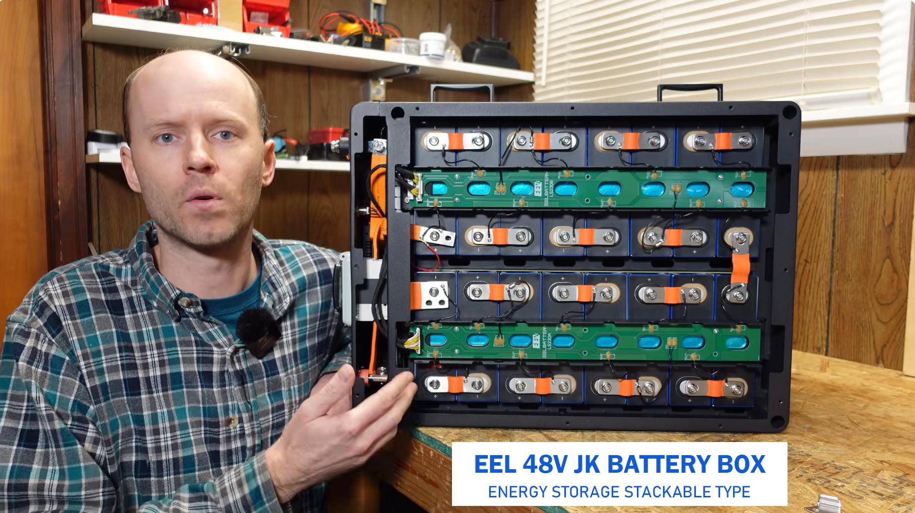 โหลดวิดีโอ: The Lithium Solar channel, which has 165,000 followers on YouTube, takes viewers through the entire process of assembling an EEL Battery 48V 230Ah JK battery kit into a battery pack.