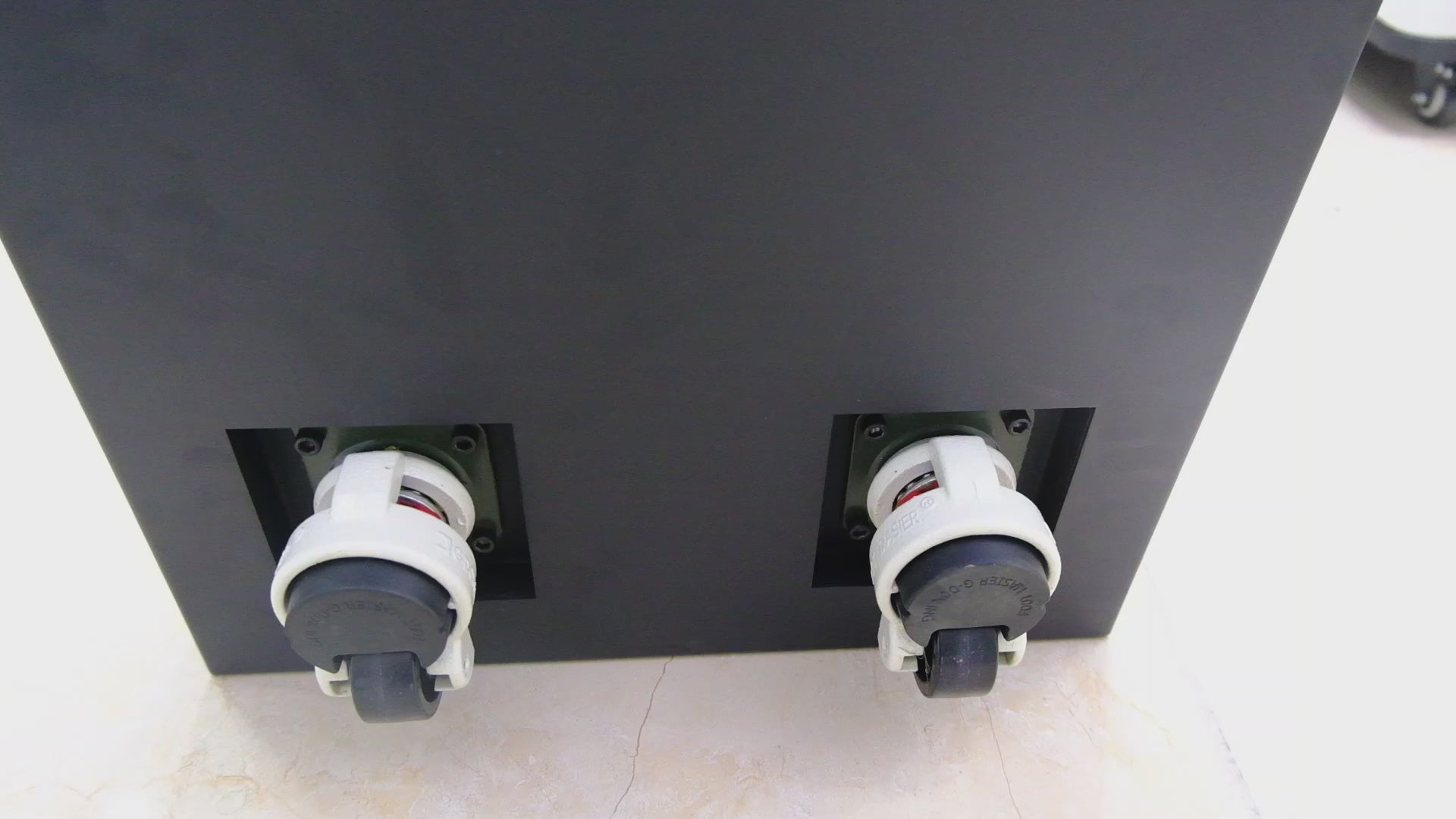 EEL 48V wheel chassis display